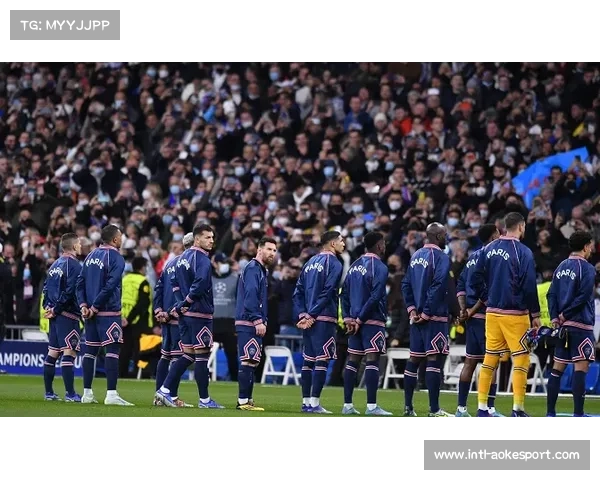 伊科内74分钟捅射破门瞬间，巴黎FC球迷狂欢庆祝